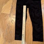 Lululemon Women’s Size 4 Black & Gray Camo Cropped Leggings Photo 2