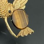 Vintage JJ Jonette Gold Tone Tigers Eye Belly Hummingbird Bird Mini Brooch 9g. Photo 8