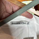 Abercrombie & Fitch White Asymmetrical One Sleeve 100% Cotton Blouse Size XS Photo 3