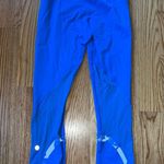 Lululemon Run Inspire Crop II blue and white floral leggings size 4 Photo 2