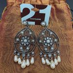 Twenty One Earrings Photo 2