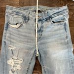 American Eagle  Outfitters Light Wash Distressed Skinny Jeans Raw Hem Sz 2 Short Photo 2