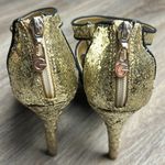 Guess Black and Gold Sparkle 5.25” Heels Size 8.5 Photo 14