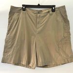 Eddie Bauer Khaki Beige Shorts Size 18 Women’s Outdoor Stretch Band Zip Pockets Photo 0