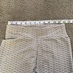 Women’s Leggings/High Waisted Yoga Pants Textured Gray Fabric Size M NEW Size M Photo 1