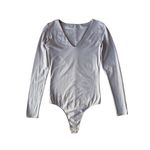 Everlane Supima Cotton Long-Sleeve V-Neck Bodysuit T-Shirt In Dusty Lavender Photo 6