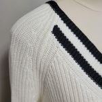 Jones New York  ivory cricket vneck sweater size medium Photo 2