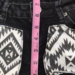 American Eagle VTG ChiQle Denim Architect Black & White Aztec Printed Patch Pattern Jean Shorts Photo 5