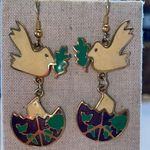 VTG EDGAR BEREBI WORLD PEACE DOVES Enameled Gold Cream Green Bird Earrings Photo 2
