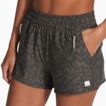 Vuori  Dash shorts size XL cheetah print brown Photo 0