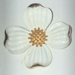 Trifari  Crown Vintage White Enamel & Gold Tone Dogwood Flower Brooch Pin Photo 0