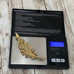 Unsigned Gold Leaf Brooch Photo 2