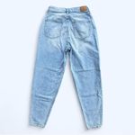 American Eagle Relaxed Mom Jean in Light Blue Wash Size 2 Long High Rise Tapered Photo 1