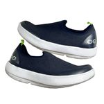 OOFOS OOmg eeZee Low Shoe in Black/White Black Size 8 Photo 3