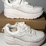 UGG  Women's All-White Sneakers cabos Photo 1