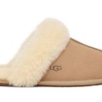 UGG  SCUFFETTE II SLIPPERS SAND SIZE 8 USED CONDITION Photo 1