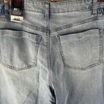 No Boundaries NWT. Cinched Mom Jeans. Distressed. Light Wash. Junior’s Size 17 Photo 7