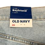 Old Navy NWT Mid Rise Boyfriend Distressed Light Wash Raw Hem Jean Shorts Sz 20 Photo 4