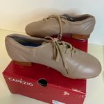 Capezio NIB FLEX MASTR TAP SHOE 10.5W
CG16-CAR10.5W Photo 4