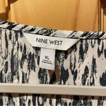 Nine West women’s geometric V-neck sleeveless top size XL used Photo 3