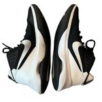 Nike  Air Versitile Womens Basketball Shoes Black White Sneakers Size 8 Photo 3