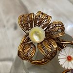 Vintage Flower Mother of Pearl Filigree Brooch Photo 11