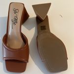 So me slip on size 8 1/2 Tan Photo 1