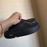 OOFOS Adults’ OOcloog Clogs M5/W7 in Black Mules‎ Size 7 Photo 1