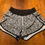 Lululemon Shorts Women Sz 4 Black Blue Tracker 4 Way Stretch Ace Spot Print Photo 0