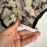 Lululemon  Shorts Hotty Hot 2.5" Low-Rise Photo 4