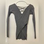 Guess Women’s Gray Ribbed V-Neck Long Sleeve Open Back Top Size M Photo 2