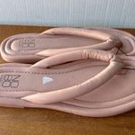 No Boundaries  Women's Fluffy Flip Flops Flat Sandals Size 10 Sku 2938 Photo 2