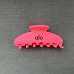 Alo Yoga 90's Claw Clip Neon Bubblegum Photo 2