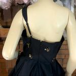 BCBGMAXAZRIA  VVV6K529 BLACK BEADED SINGLE SHOULDER BUBBLE HEM COCKTAIL DRESS (8) Photo 7