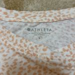 Athleta tan white cheetah print T-shirt women’s size small Photo 4