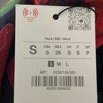 ZARA NWT Floral Print Tulle Scarf Dress
Women’s Size Small in Black Red & Green Photo 8