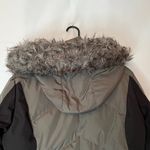 Calvin Klein  Women's Gray and Black Puffer Coat with Faux Fur Trim Photo 2