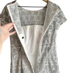 David Meister  Lace Overlay Sheath Cocktail Dress‎ in Metallic Silver Geo, Size 6 Photo 9