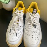 Nike AIR FORCE 1 ‘07 LV8 NBA SATIN WHITE YELLOW MENS Size 12 Photo 1