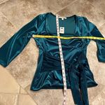 EXPRESS 🆕 Desire solid green stretch velvet wrap front v neck 3/4 sleeve ribbe… Photo 3