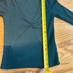 Forever 21 Women’s Ribbed Long Sleeve V-Neck Top Size Small Green Fitted Photo 3