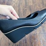 Betabrand  • All-Weather Wedge heels pumps Onyx black leather waterproof Photo 9