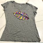 NEW YORK & COMPANY MULTI COLOR SHORT SLEEVE CAMO LIPS TEE SHIRT Gray Photo 2