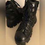 Madden Girl women vegan leather platform Alpine boots Size 6.5 Photo 6