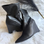 Open Edit Black boots  Photo 0