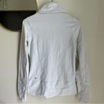 Lululemon 6 white sweatshirt Photo 4