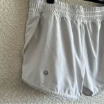 Lululemon Women’s Hotty Hot Cream White Shorts Size 6 Photo 4