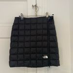 The North Face ADORABLE  Black Quilted Mini Skirt EUC XS Photo 1