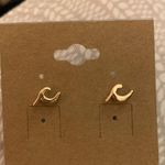 Gold Wave Stud Earrings Photo 0