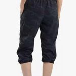 Spyder Ladies "NWT" Active Woven Capri, Black Camo Size Large Photo 1